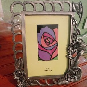 metal portrait holder